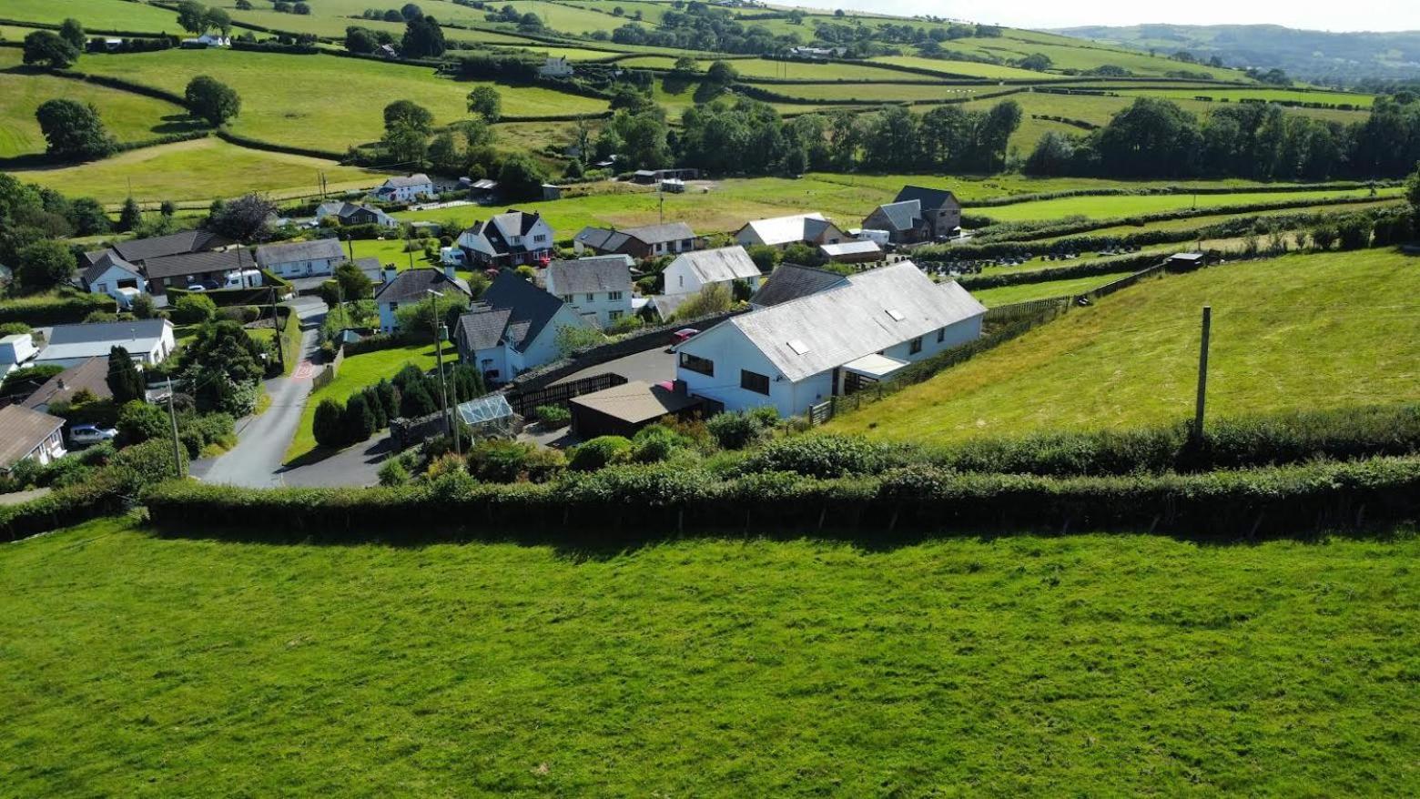 Y Grange Bed and Breakfast Llanfihangel-y-Creuddyn Exteriör bild