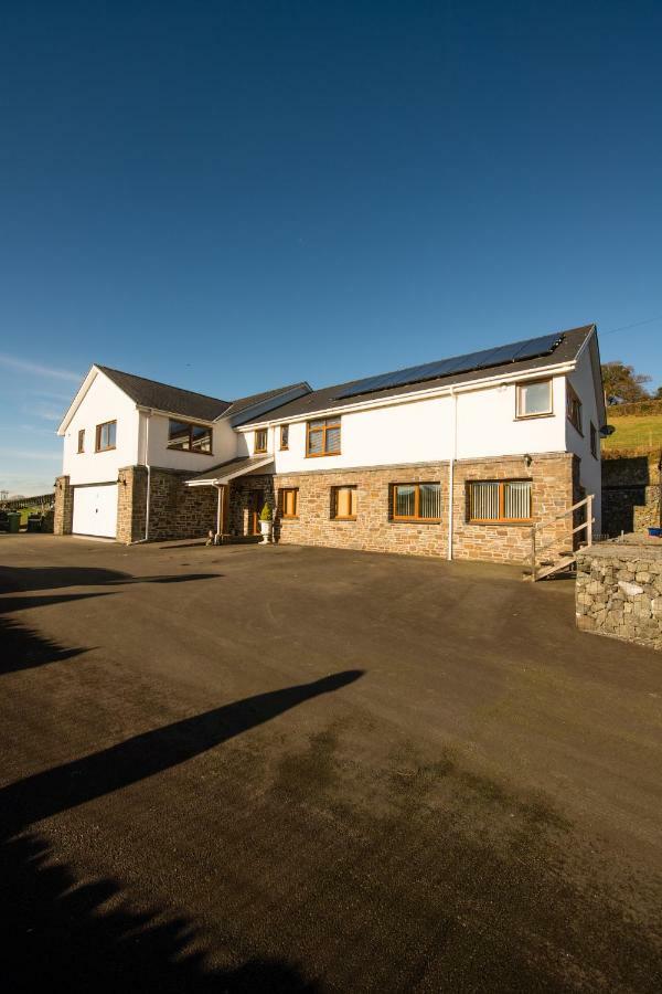 Y Grange Bed and Breakfast Llanfihangel-y-Creuddyn Exteriör bild