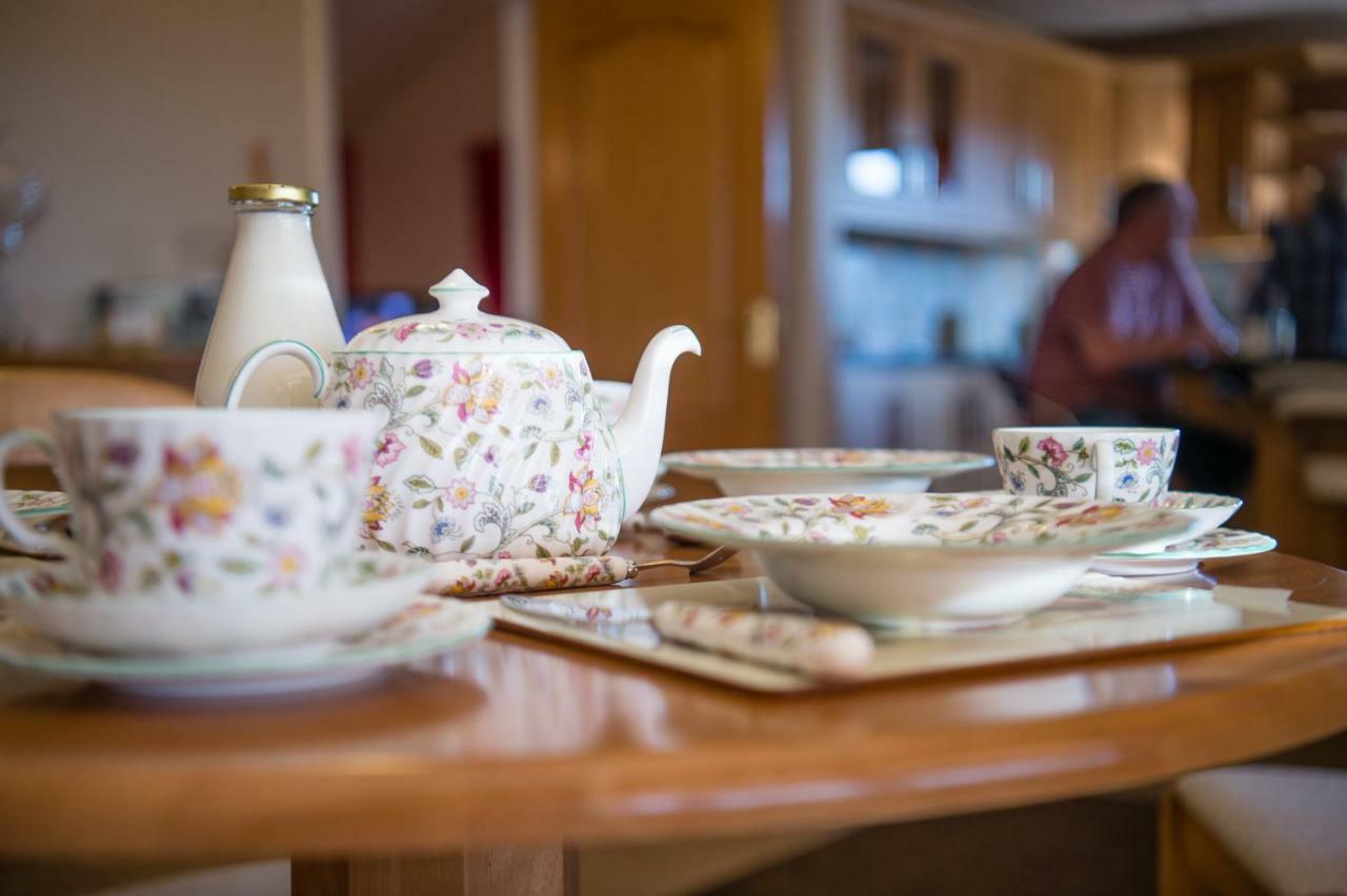 Y Grange Bed and Breakfast Llanfihangel-y-Creuddyn Exteriör bild