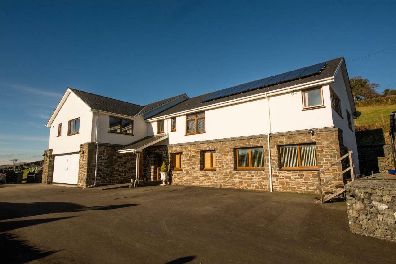 Y Grange Bed and Breakfast Llanfihangel-y-Creuddyn Exteriör bild