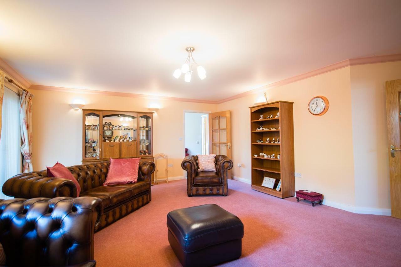 Y Grange Bed and Breakfast Llanfihangel-y-Creuddyn Exteriör bild