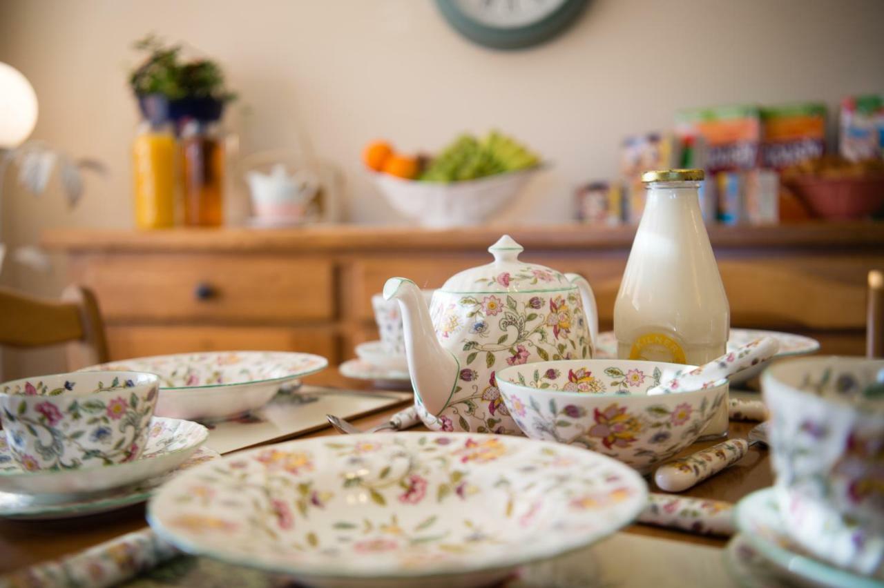 Y Grange Bed and Breakfast Llanfihangel-y-Creuddyn Exteriör bild
