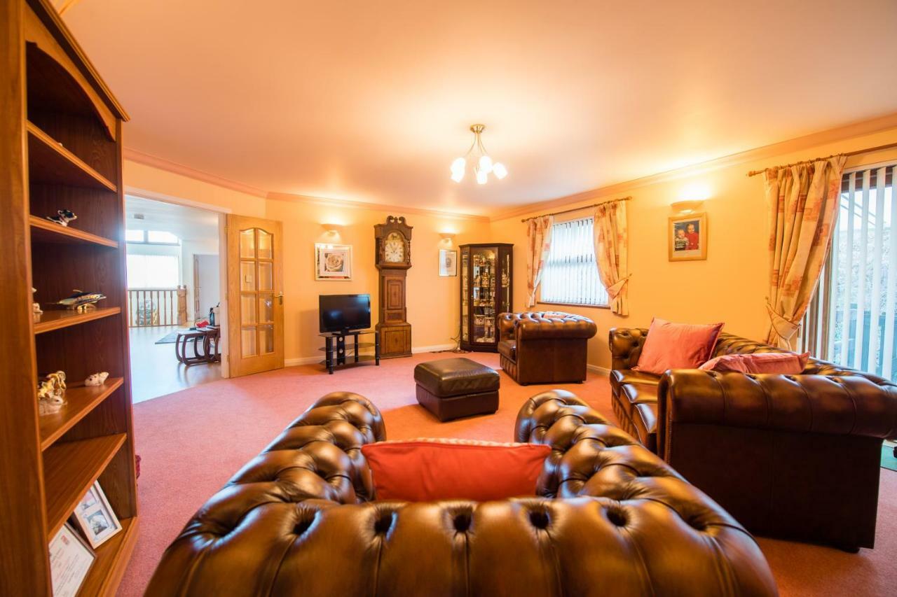 Y Grange Bed and Breakfast Llanfihangel-y-Creuddyn Exteriör bild