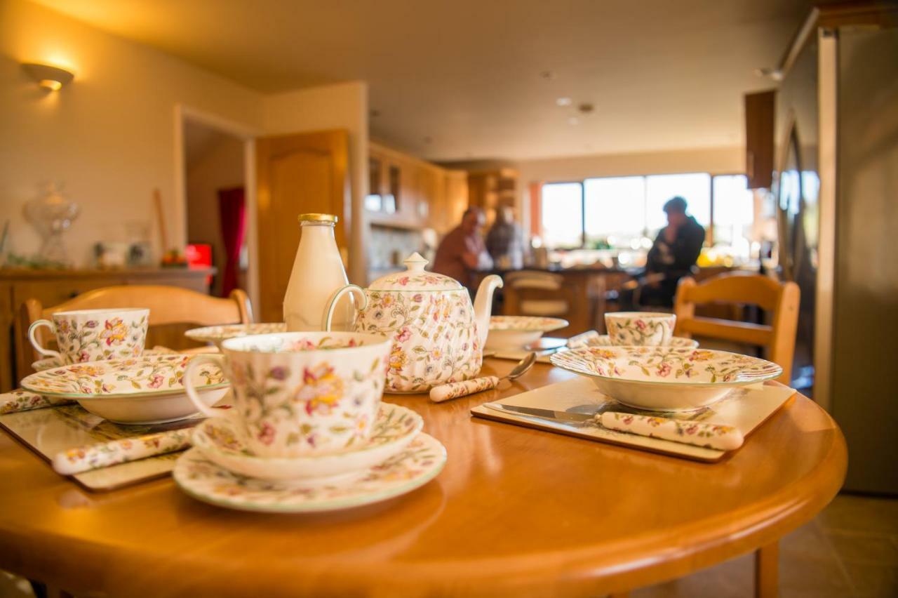 Y Grange Bed and Breakfast Llanfihangel-y-Creuddyn Exteriör bild
