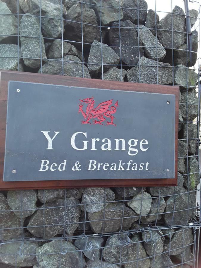 Y Grange Bed and Breakfast Llanfihangel-y-Creuddyn Exteriör bild